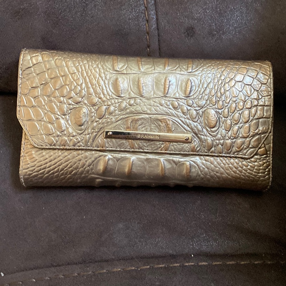 Brahmin Wallet… Gold…Like New!